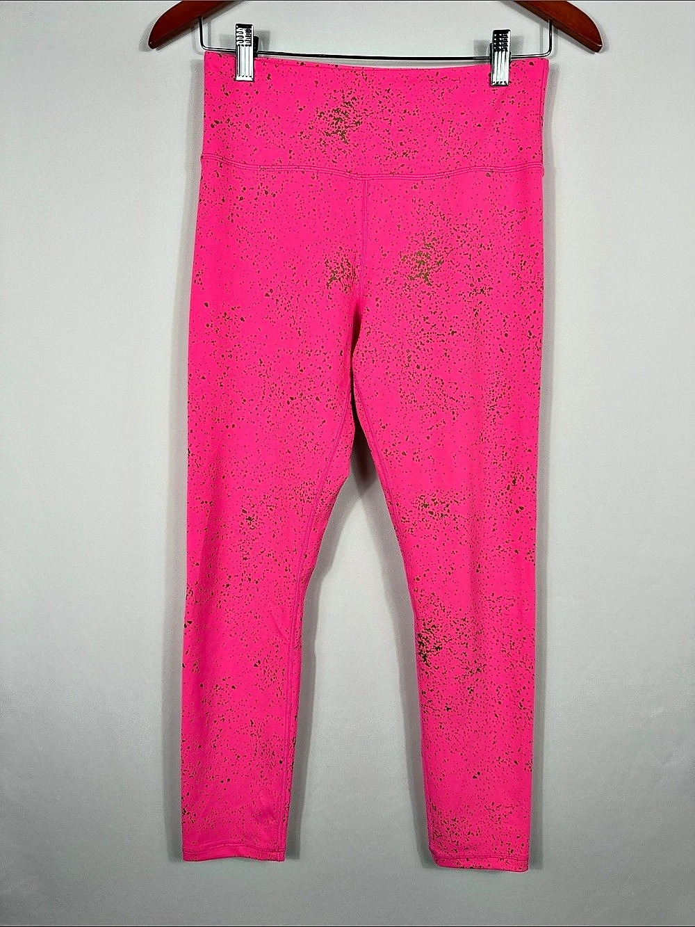 Zyia Active Light n Tight Hi-Rise 7/8 Leggings Hot Pink with splatter. Size 6/8
